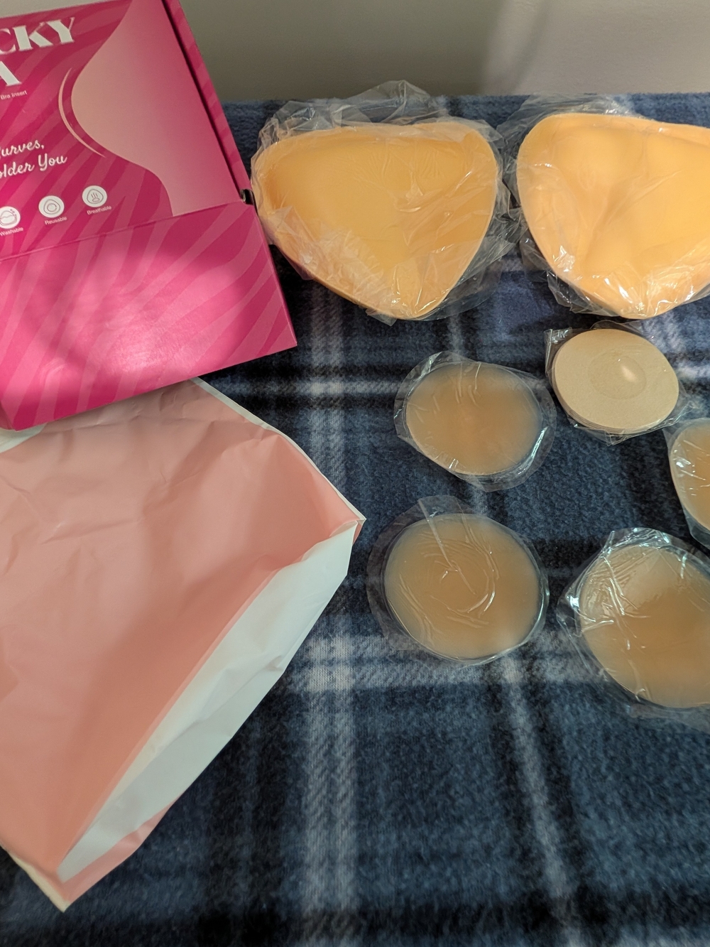 Sticky Bra Push-Up Sticky Bra Insert With Nipple Covers Included - Picture 2 of 3